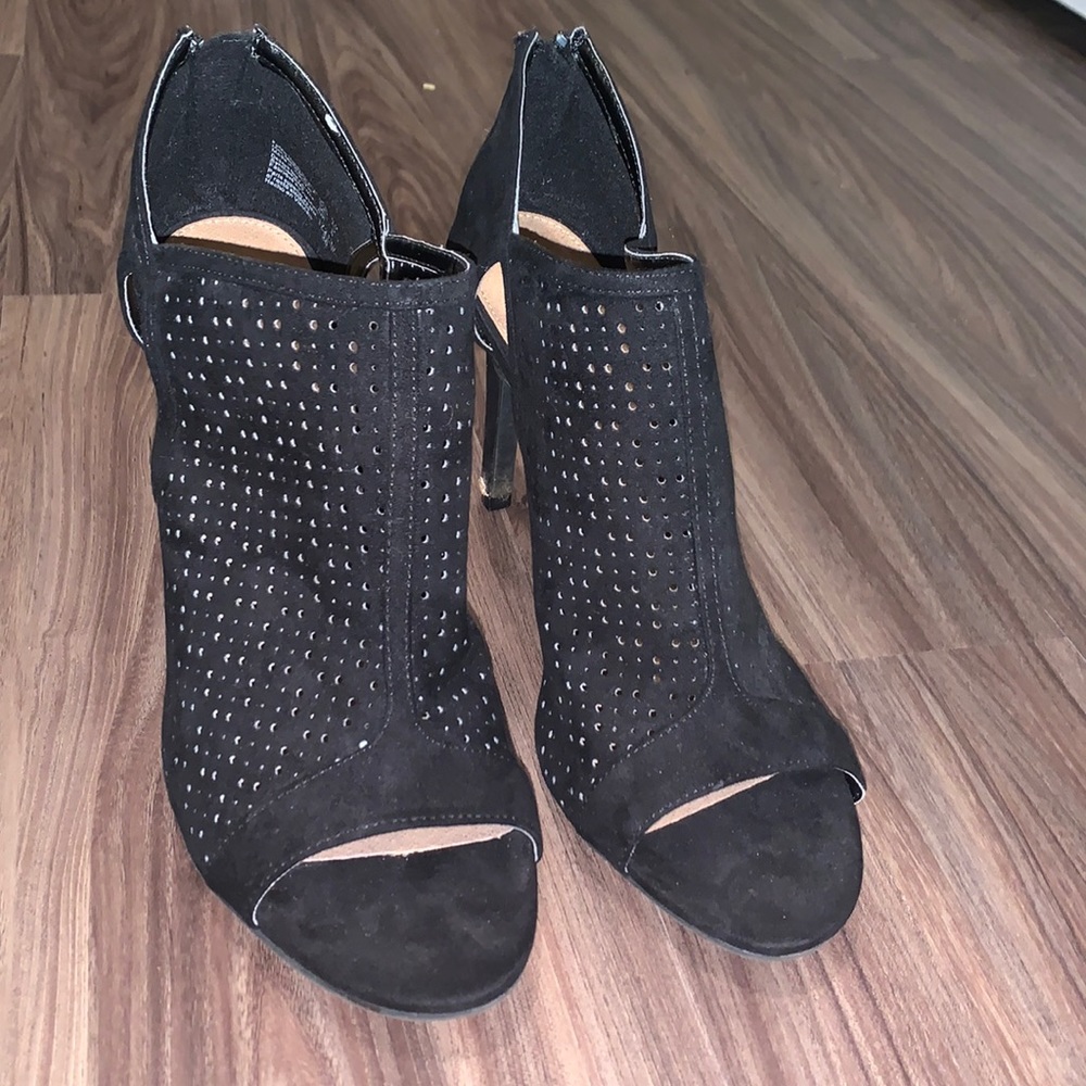 Christian siriano black suede heels